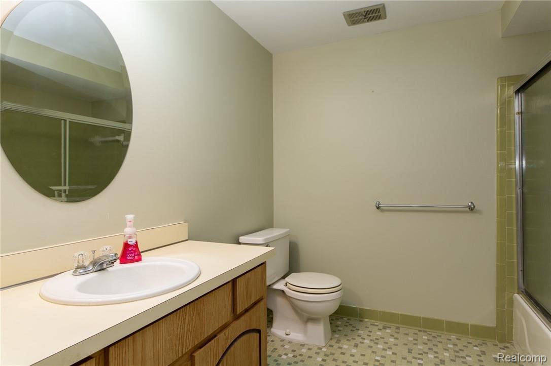 3940 Old Creek Road Troy, MI 48084 - Photo 20 of 24 3940OldCreek-20.jpg