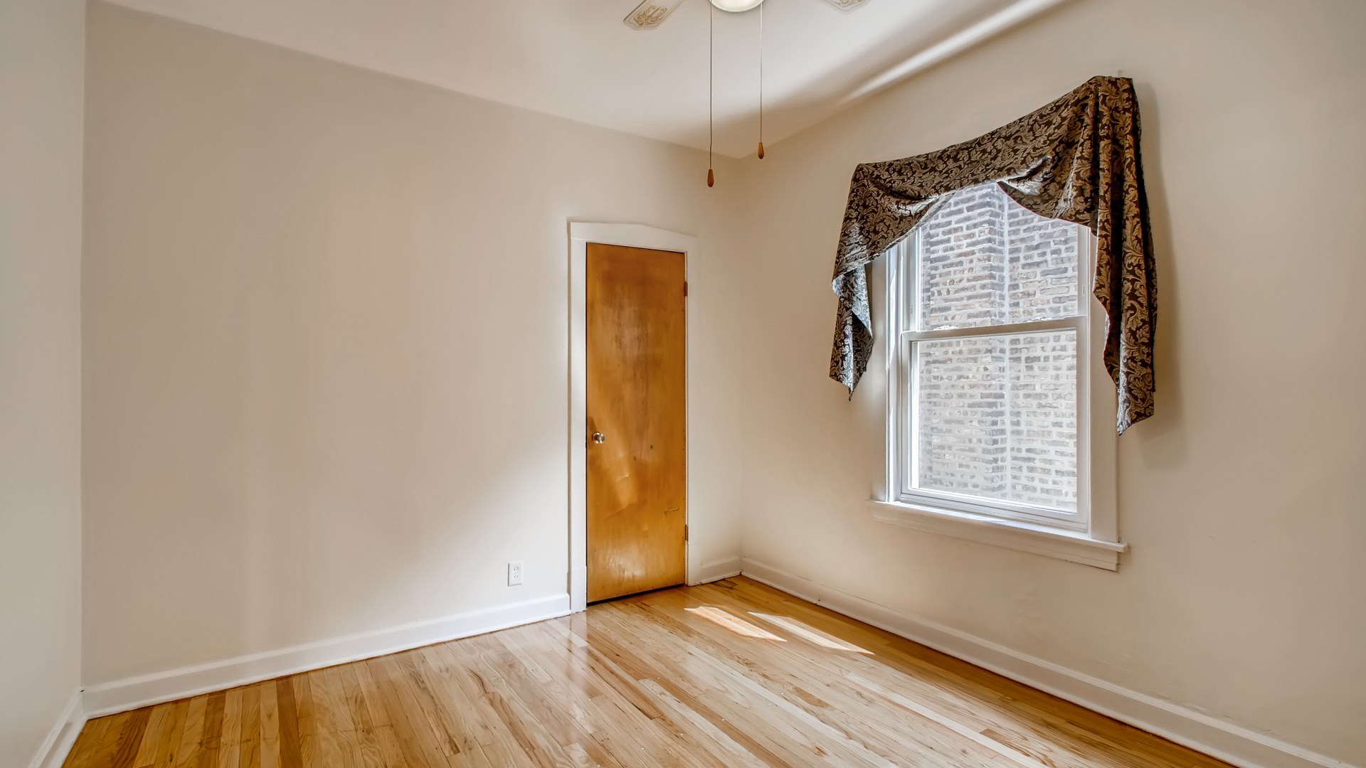 3657 North Lotus Avenue Chicago, IL 60641 - Photo 14 of 29 a view of a hallway with windows