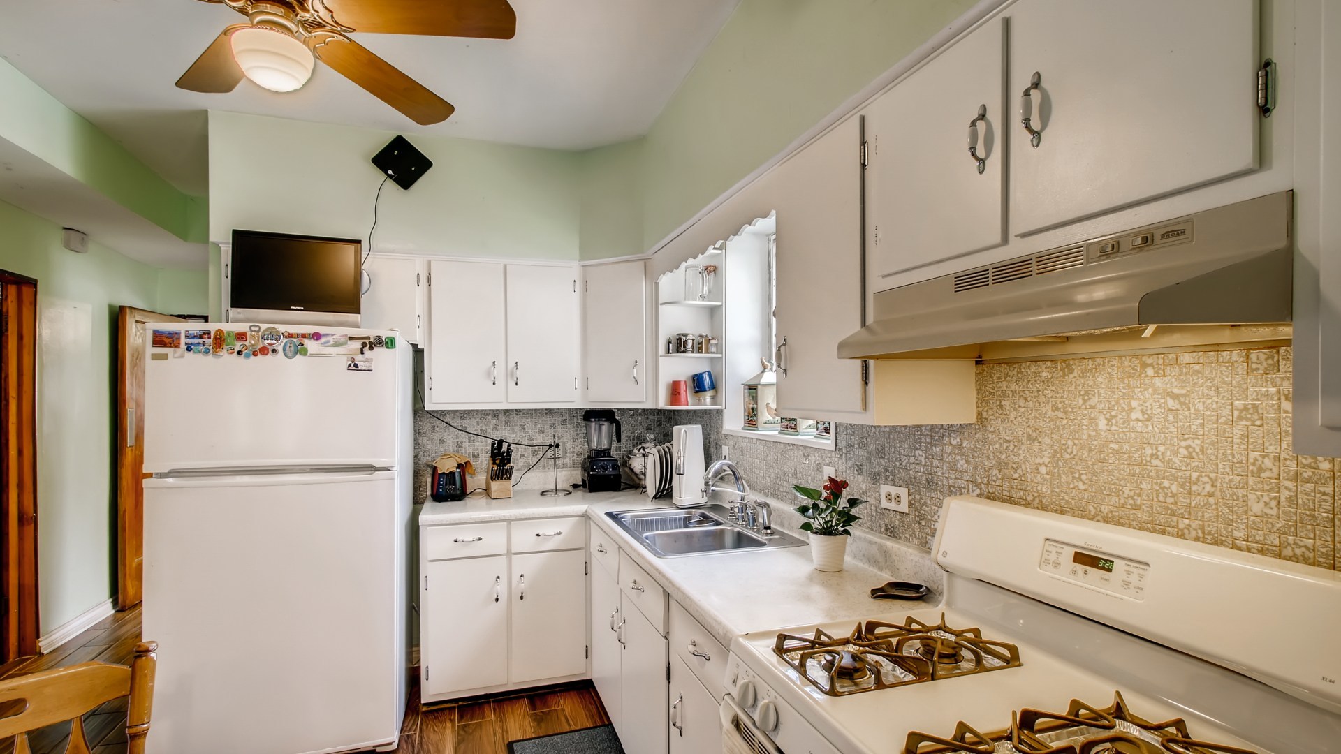 3657 North Lotus Avenue Chicago, IL 60641 - Photo 8 of 29 a kitchen with a stove a refrigerator and a sink