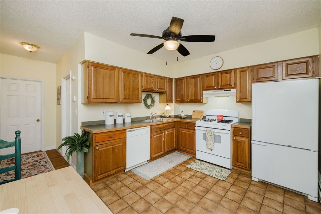 464 Bank Street, Unit 10 Fall River, MA 02720 - Photo 7 of 22