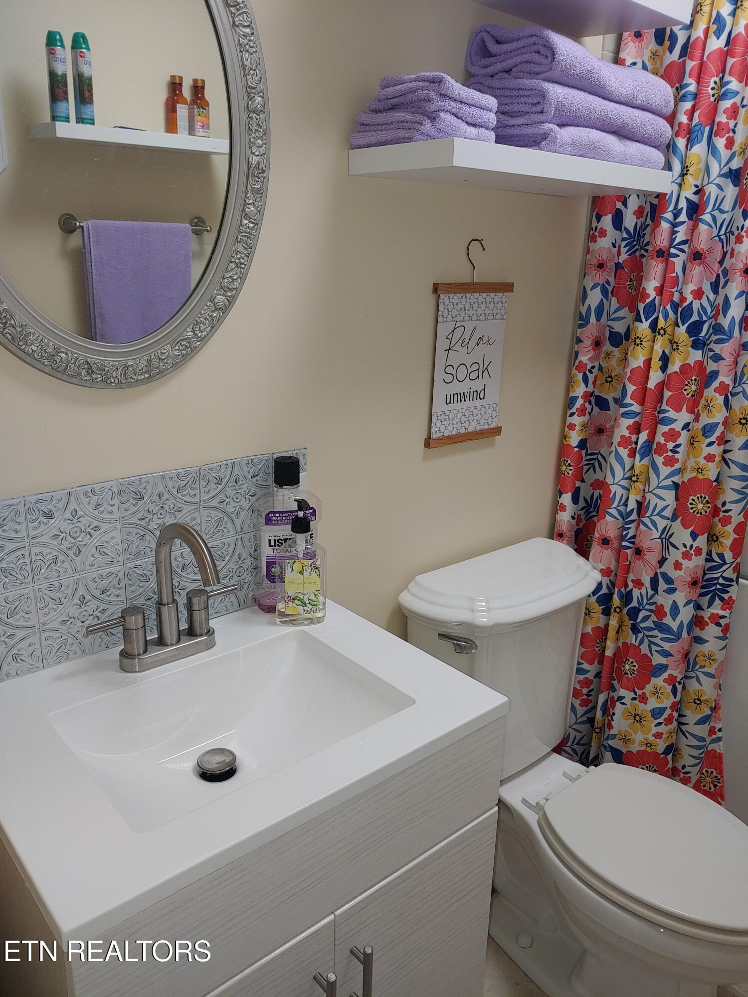 220 Capps Road Harriman, TN 37748 - Photo 16 of 18 Hall Bathroom