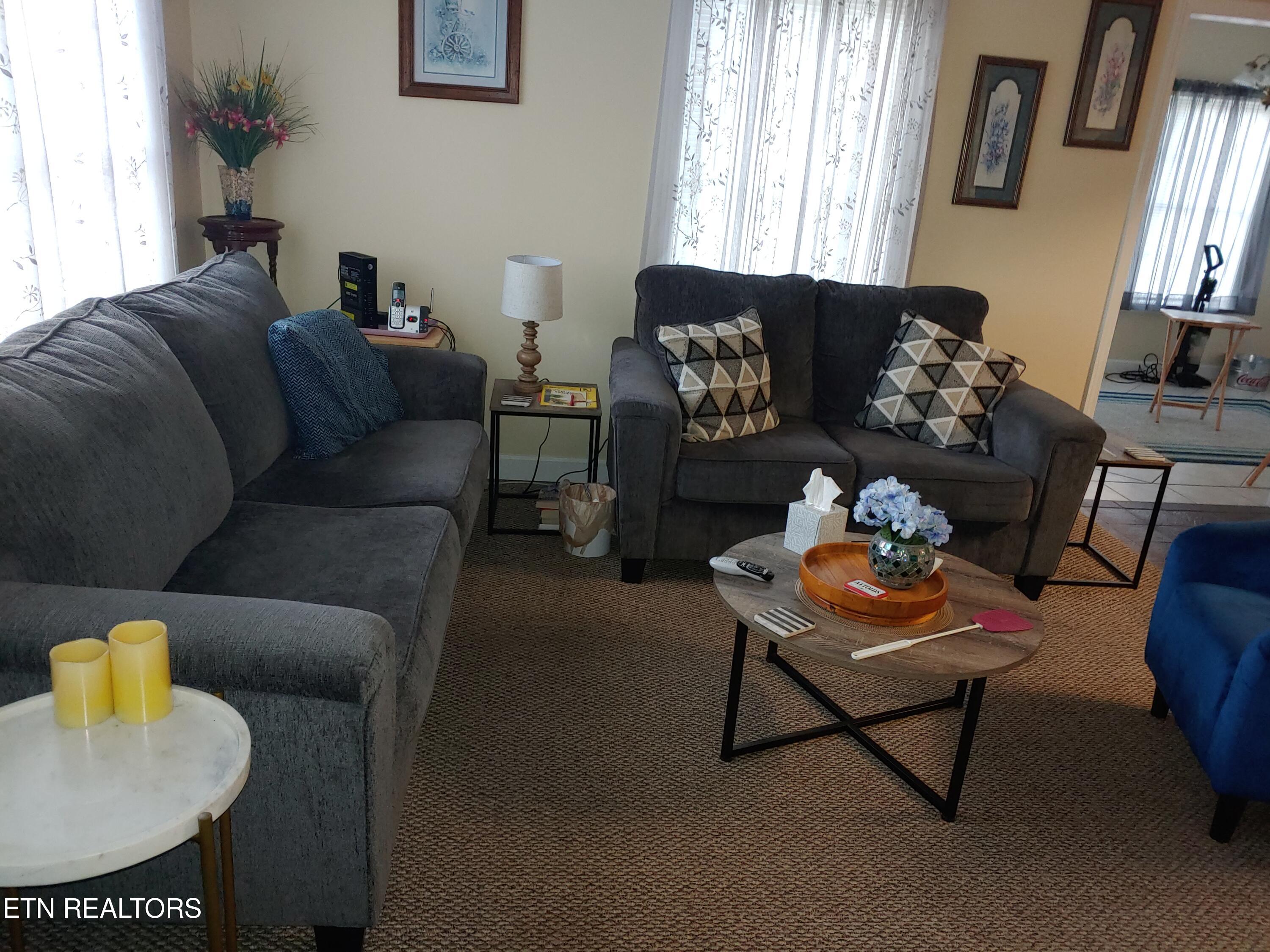 220 Capps Road Harriman, TN 37748 - Photo 9 of 18 Living Room