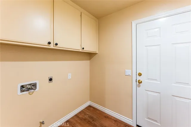 a view of utility room