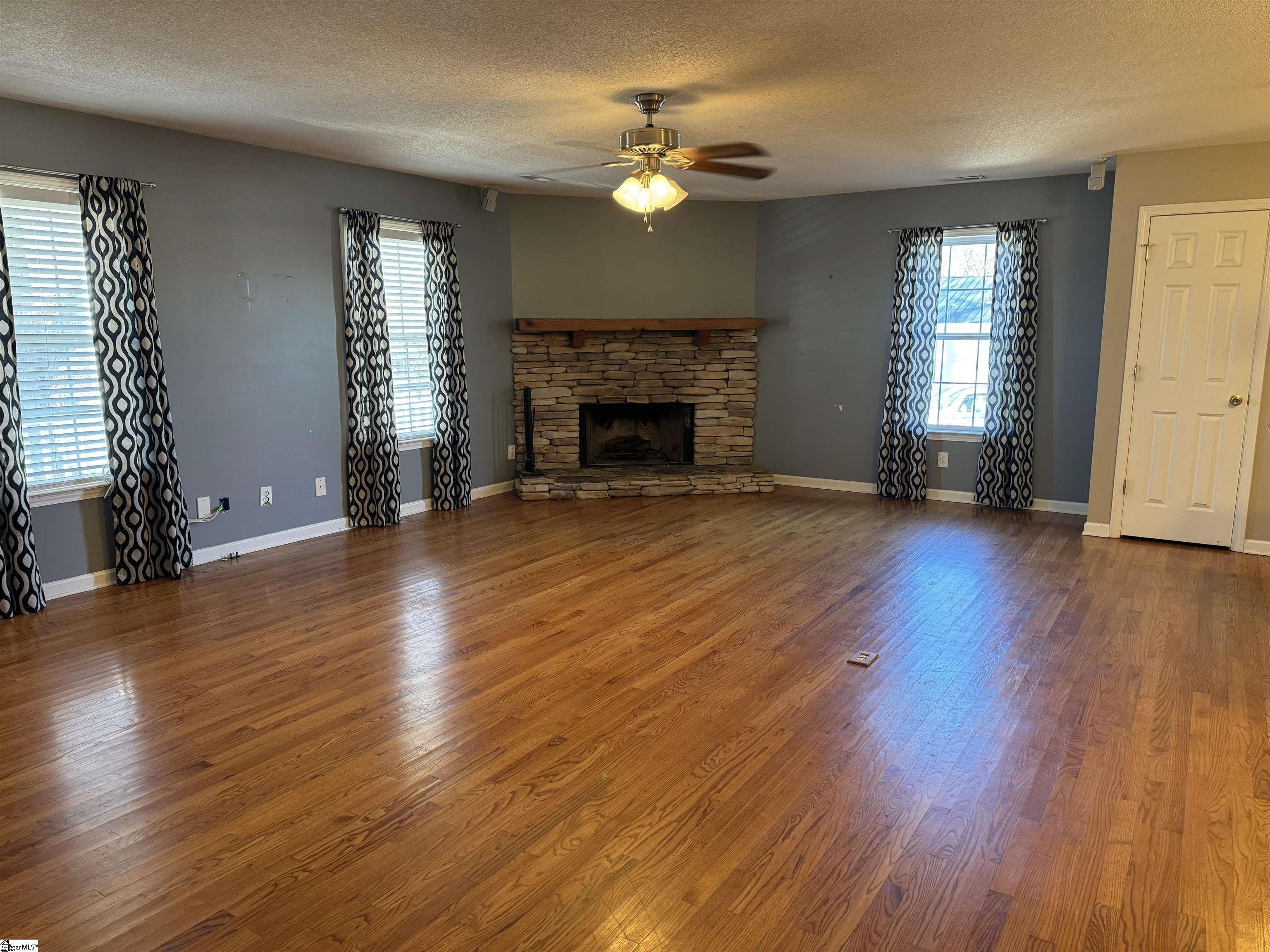 495 Waldrop Road Campobello, SC 29322 - Photo 4 of 15