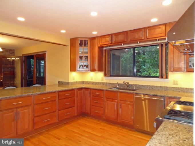 11800 Vale Road Oakton, VA 22124 - Photo 15 of 26 Kitchen