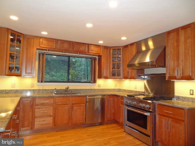 11800 Vale Road Oakton, VA 22124 - Photo 20 of 26 Kitchen