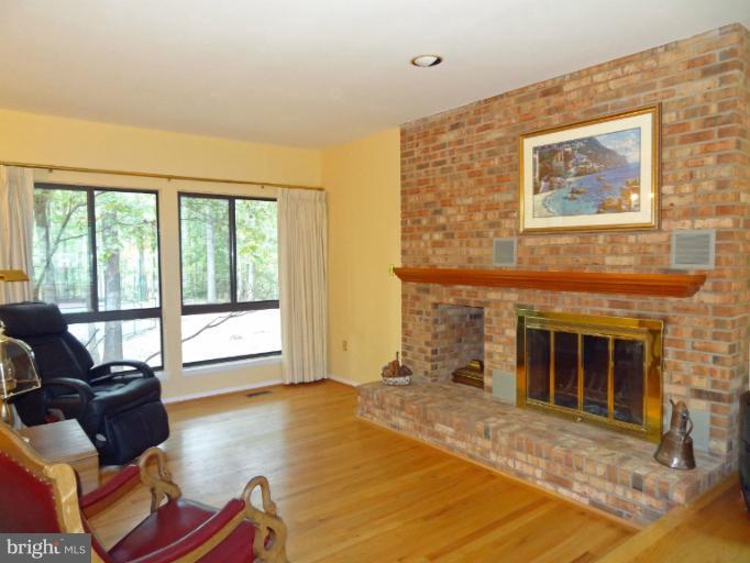 11800 Vale Road Oakton, VA 22124 - Photo 3 of 26 Conservatory
