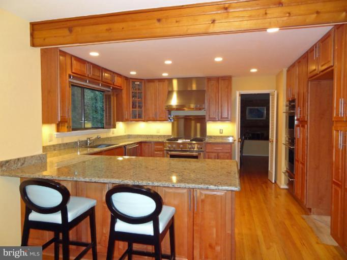 11800 Vale Road Oakton, VA 22124 - Photo 23 of 26 Kitchen