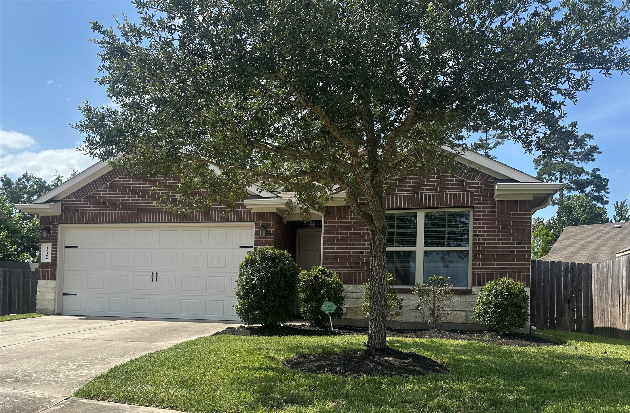 14106 Locke Point Court Conroe, TX 77384 - Photo 2 of 39
