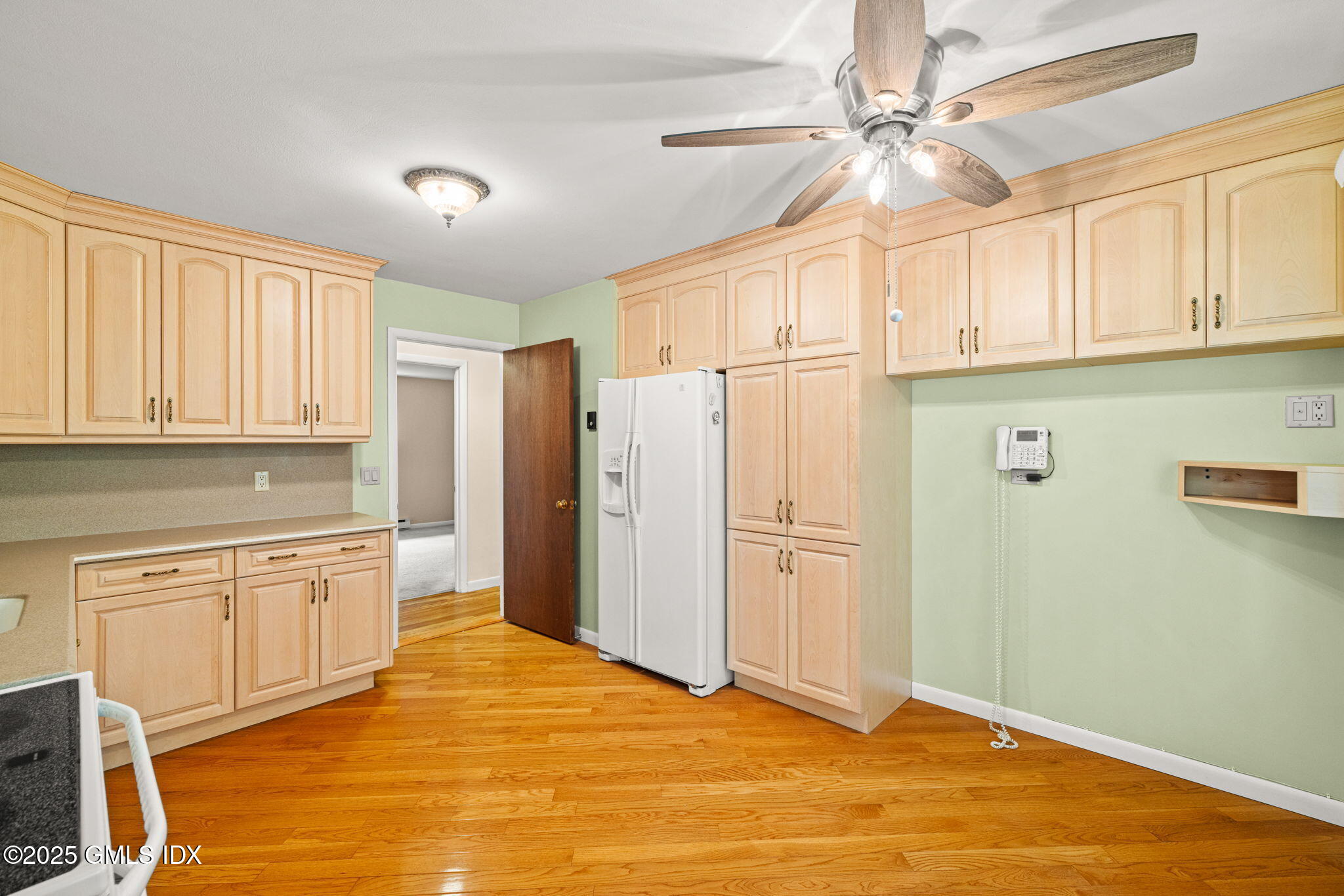 37 Windsor Lane Cos Cob, CT 06807 - Photo 11 of 30 16-web-or-mls-37 windsor ln-13