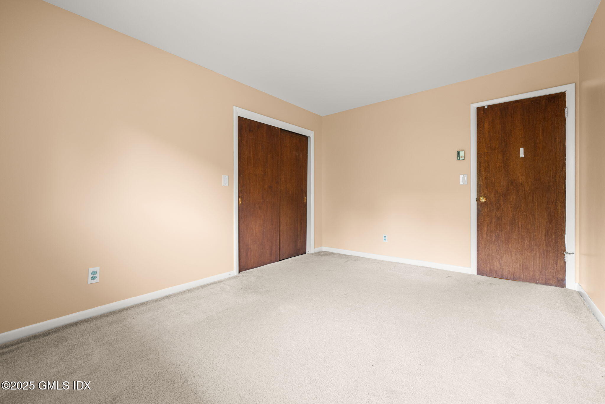 37 Windsor Lane Cos Cob, CT 06807 - Photo 13 of 30 21-web-or-mls-37 windsor ln-18