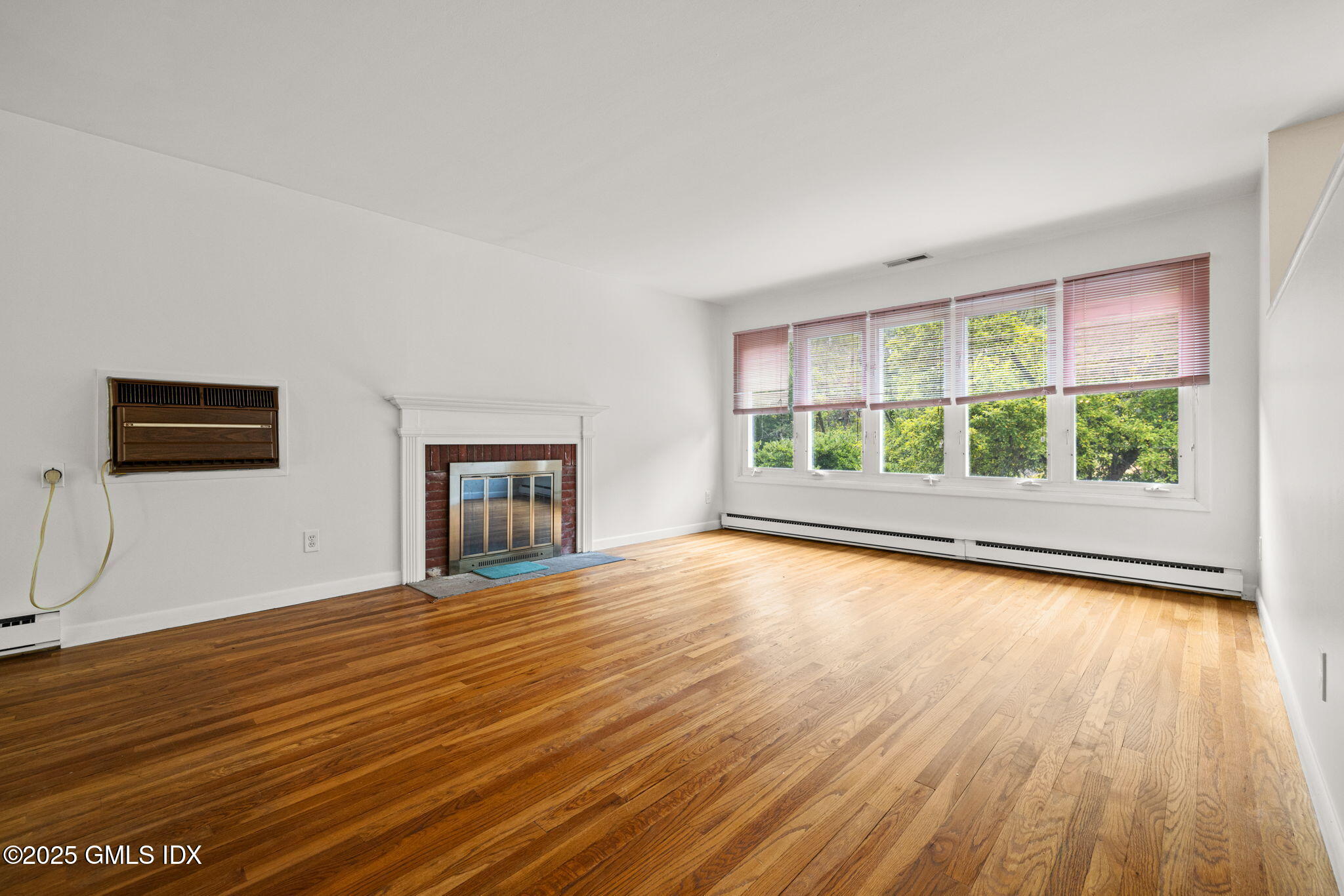 37 Windsor Lane Cos Cob, CT 06807 - Photo 6 of 30 8-web-or-mls-37 windsor ln-5