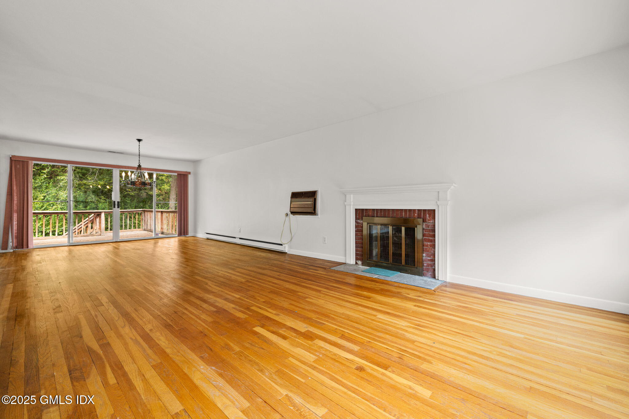 37 Windsor Lane Cos Cob, CT 06807 - Photo 8 of 30 11-web-or-mls-37 windsor ln-8