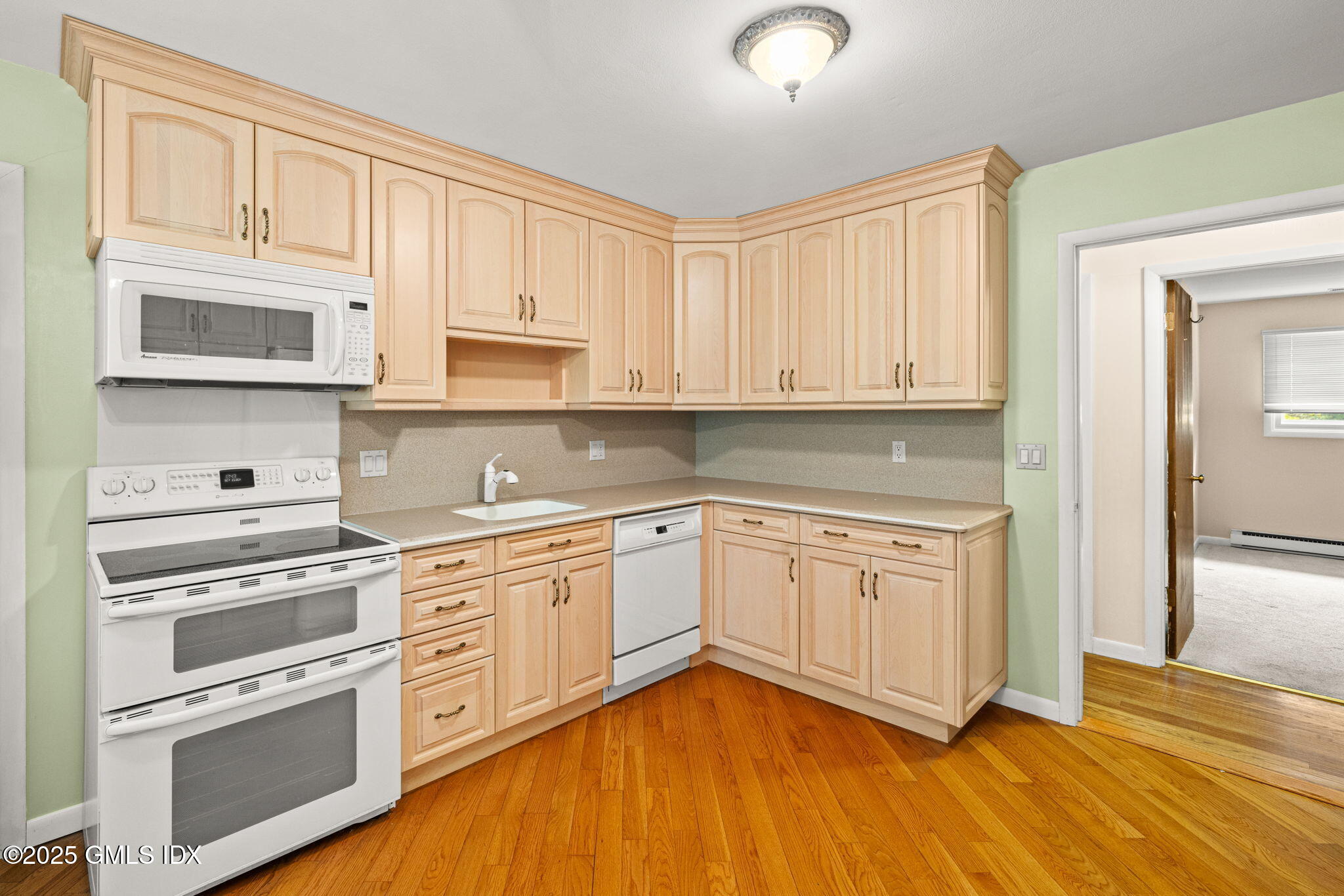 37 Windsor Lane Cos Cob, CT 06807 - Photo 9 of 30 17-web-or-mls-37 windsor ln-14