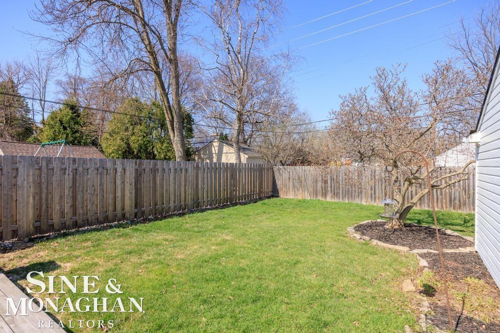 318 Kerby Road Grosse Pointe, MI 48236 - Photo 19 of 47 50204687-75e515bd-2a29-48f5-a0b4-d4b04916cd4c.JPG