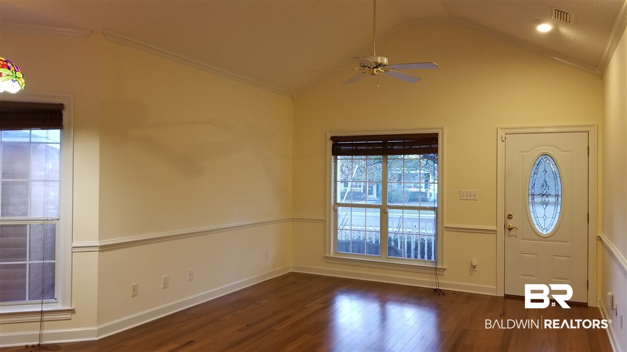 41 Cottage Drive Fairhope, AL 36532 - Photo 4 of 17 Living Room
