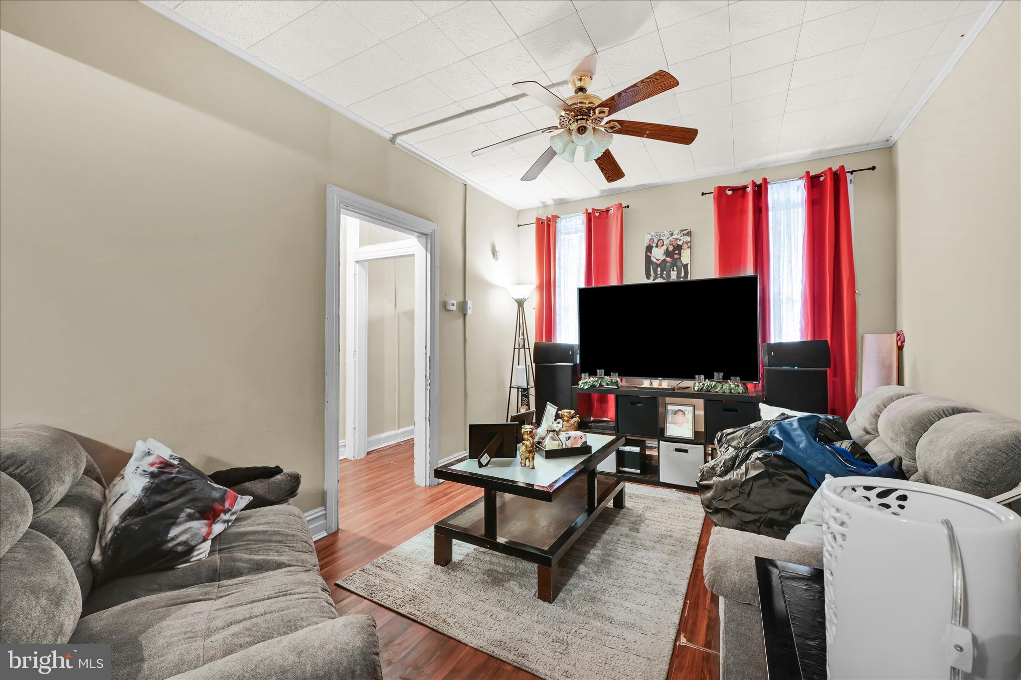 802 Chestnut Street York, PA 17403 - Photo 6 of 26 Living Area