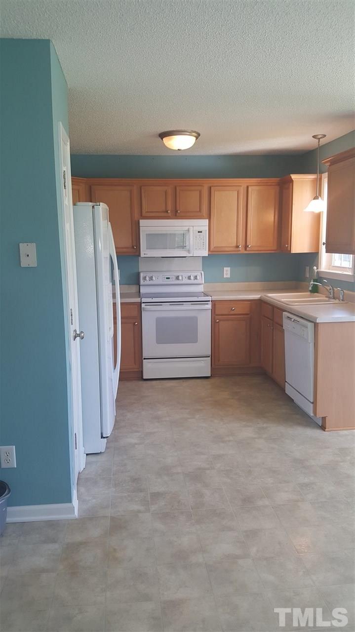 668 Slate Top House Road Clayton, NC 27520 - Photo 19 of 27 Kitchen is very functional, perfect for the Chef in your home!