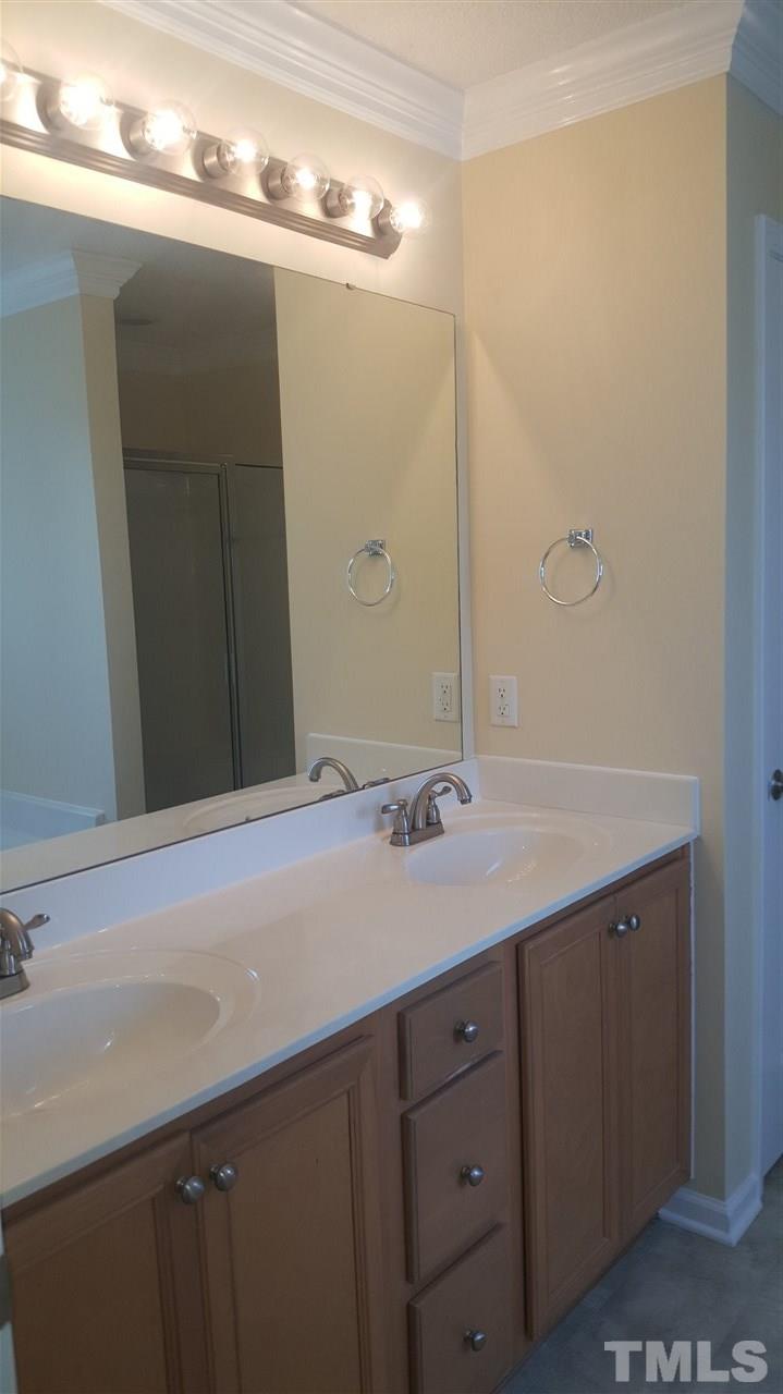 668 Slate Top House Road Clayton, NC 27520 - Photo 23 of 27 Double Vanities allows everyone to get ready fast!!!