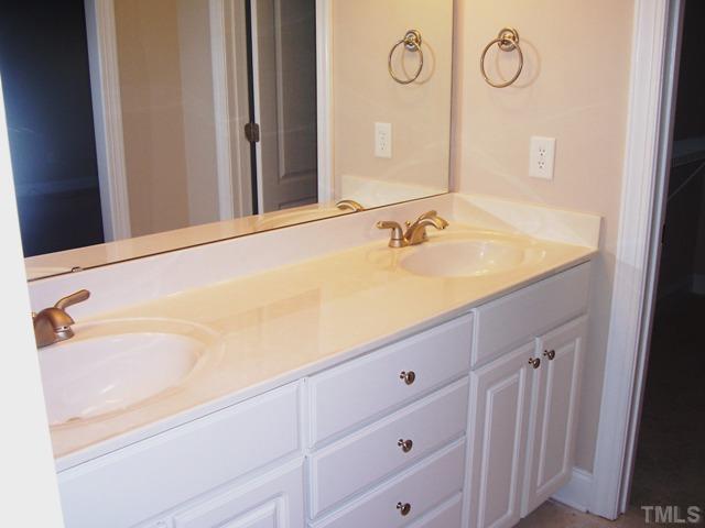 1020 Newburgh Circle Raleigh, NC 27603 - Photo 13 of 25