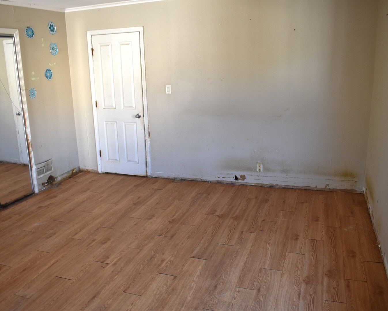 1650 Marquette Road Joliet, IL 60435 - Photo 17 of 20 a view of a room with wooden floor