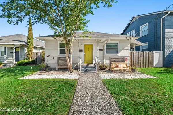 $2,000 | 909 Cedar Street, Jacksonville, FL 32207