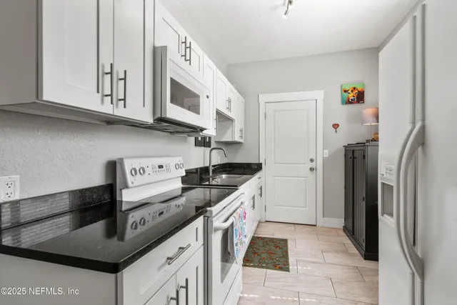 $2,000 | 909 Cedar Street, Jacksonville, FL 32207