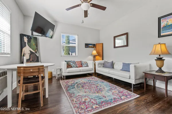 $2,000 | 909 Cedar Street, Jacksonville, FL 32207