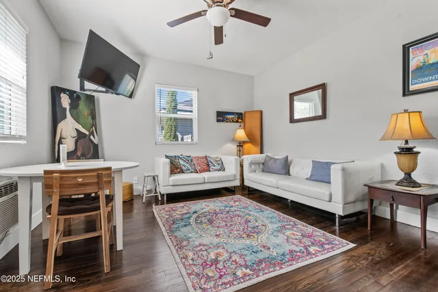 $2,000 | 909 Cedar Street, Jacksonville, FL 32207