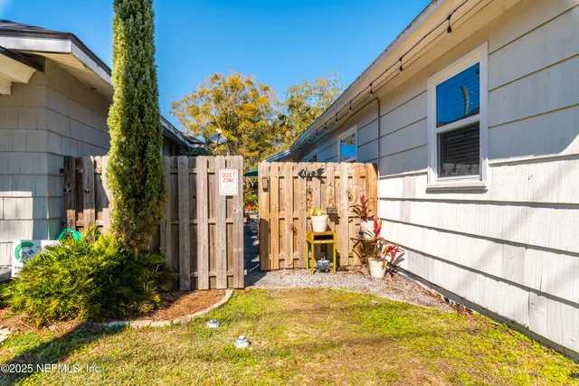 $2,000 | 909 Cedar Street, Jacksonville, FL 32207