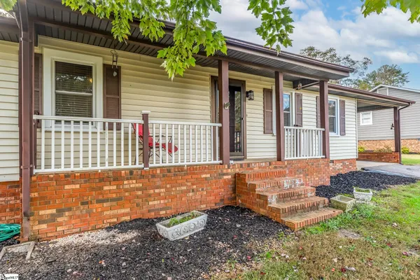 $252,900 | 212 Whispering Pines Drive, Moore, SC 29369