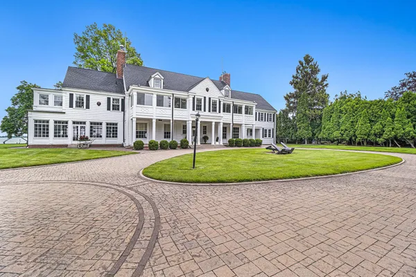 $2,450,000 | 19123 Parke Lane, Grosse Ile, MI 48138