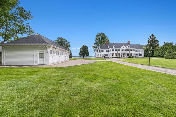 $2,450,000 | 19123 Parke Lane, Grosse Ile, MI 48138