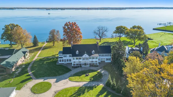 $2,450,000 | 19123 Parke Lane, Grosse Ile, MI 48138