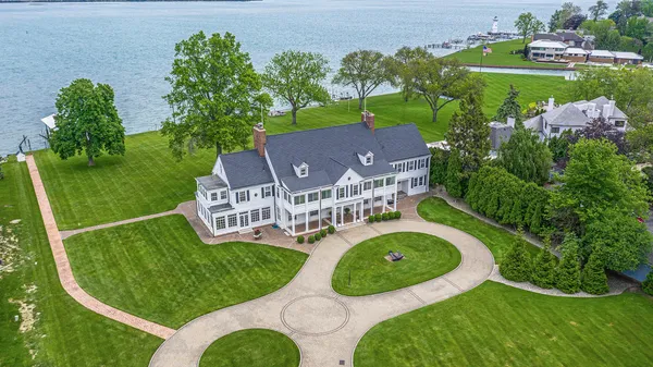$2,450,000 | 19123 Parke Lane, Grosse Ile, MI 48138