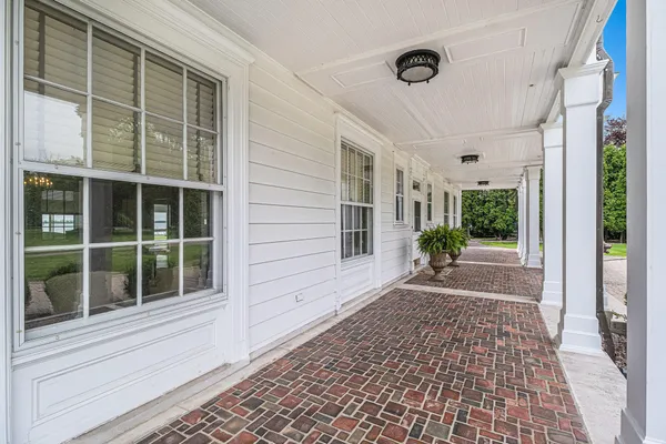 $2,450,000 | 19123 Parke Lane, Grosse Ile, MI 48138