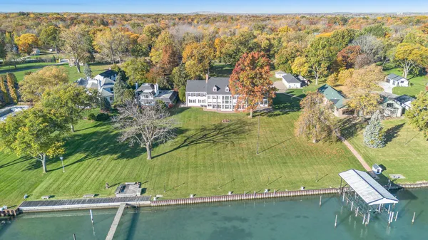 $2,450,000 | 19123 Parke Lane, Grosse Ile, MI 48138