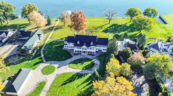$2,450,000 | 19123 Parke Lane, Grosse Ile, MI 48138
