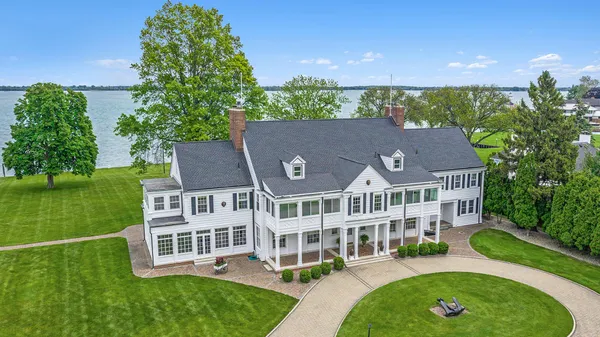 $2,450,000 | 19123 Parke Lane, Grosse Ile, MI 48138