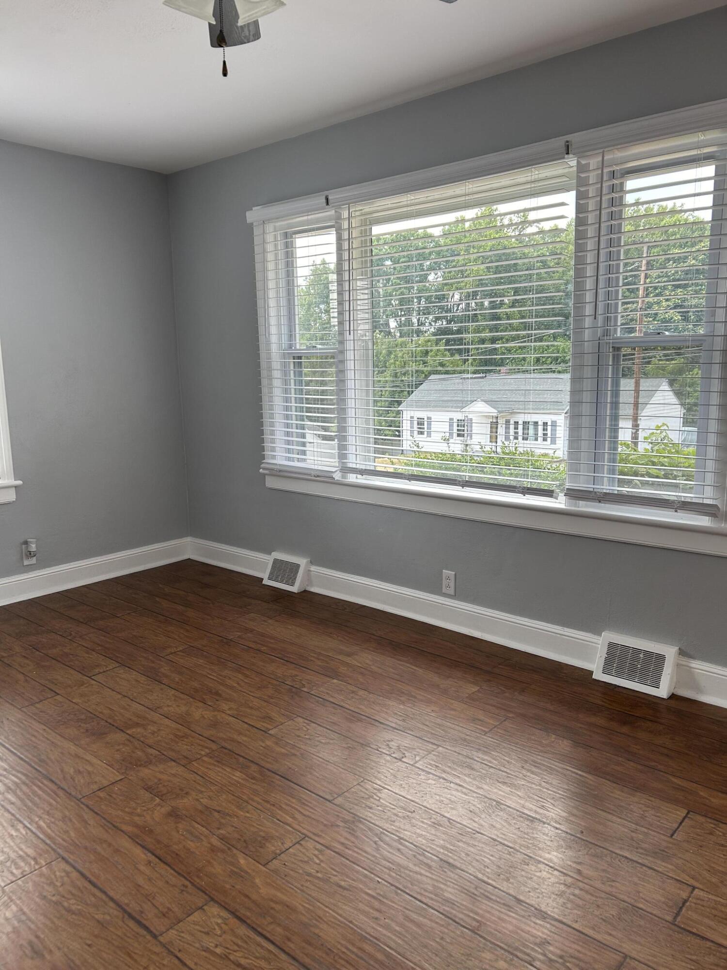 112 Taylor Road Collinsville, VA 24078 - Photo 3 of 35 Living Room