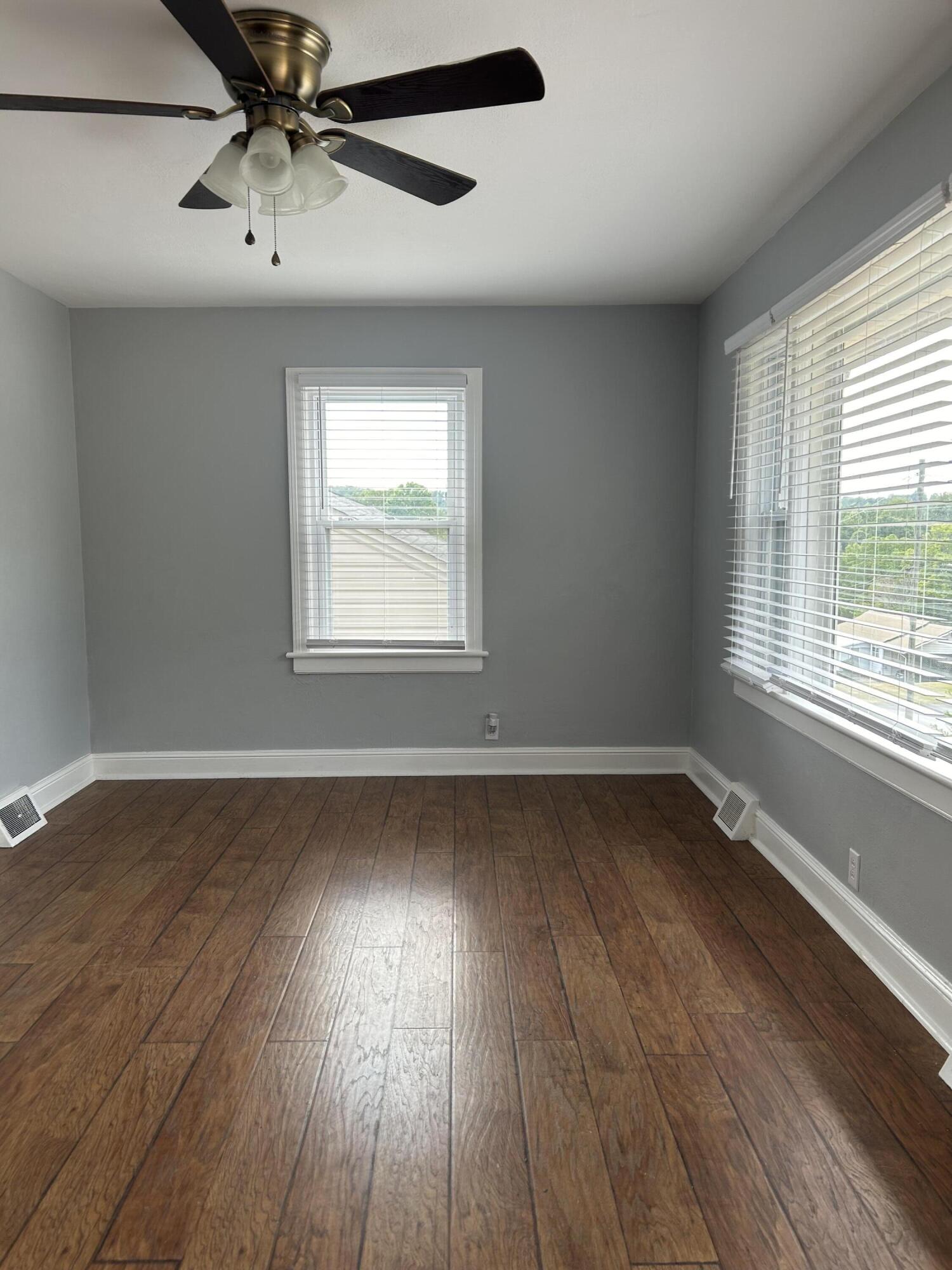 112 Taylor Road Collinsville, VA 24078 - Photo 4 of 35 Living Room