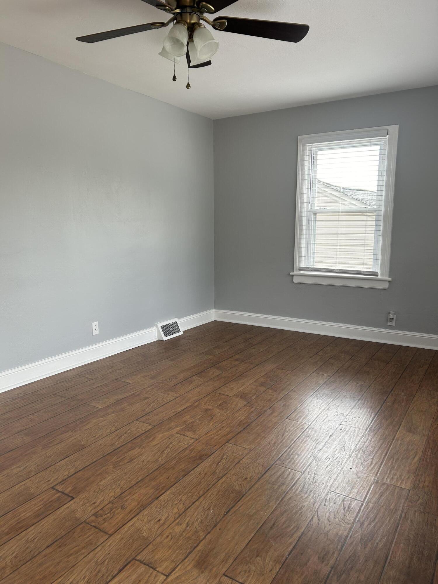 112 Taylor Road Collinsville, VA 24078 - Photo 5 of 35 Living Room