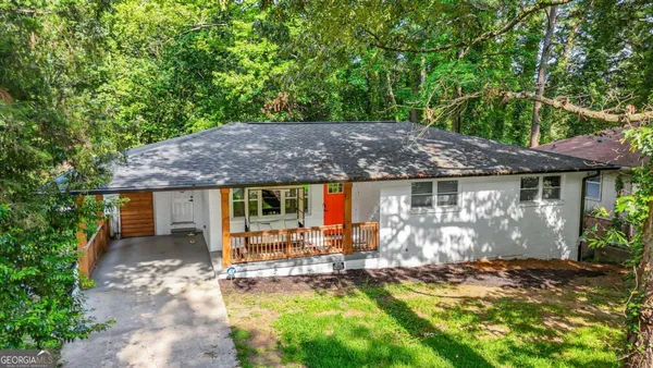 a front view of house with yard porch and furniture