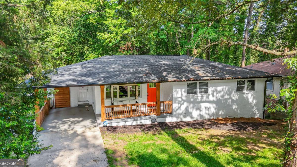 a front view of house with yard porch and furniture