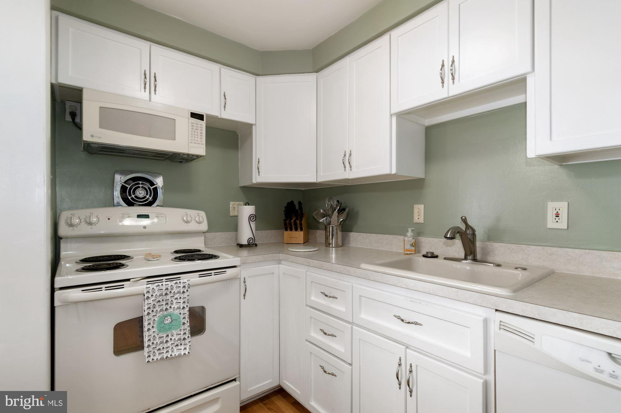 3300 Spartan Road, Unit 1J Olney, MD 20832 - Photo 10 of 24 Clean kitchen