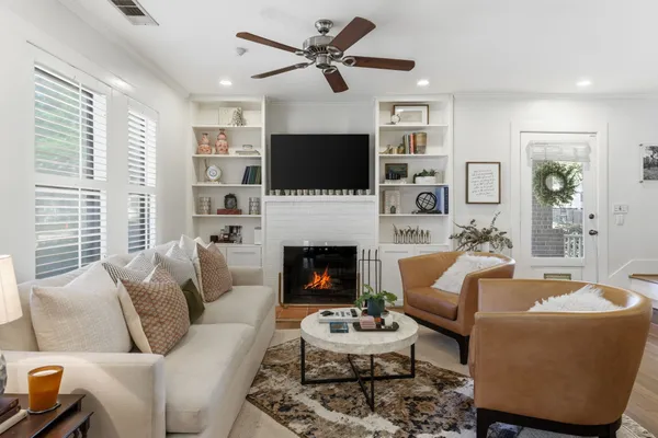 $4,100 | 1002 West Cottage Street, Houston, TX 77009