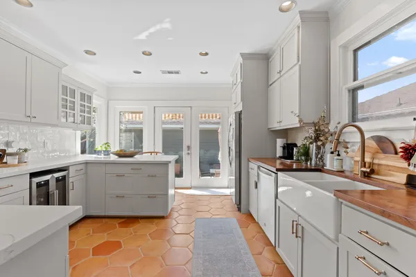 $4,100 | 1002 West Cottage Street, Houston, TX 77009