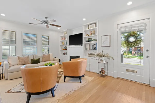 $4,100 | 1002 West Cottage Street, Houston, TX 77009