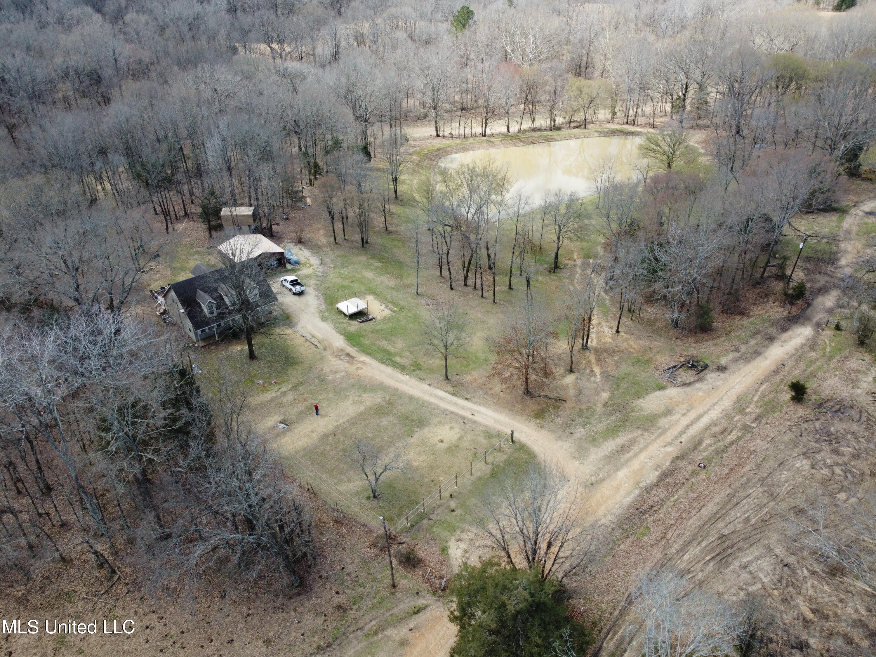 881 North Crockett Road Senatobia, MS 38668 - Photo 1 of 44 Drone