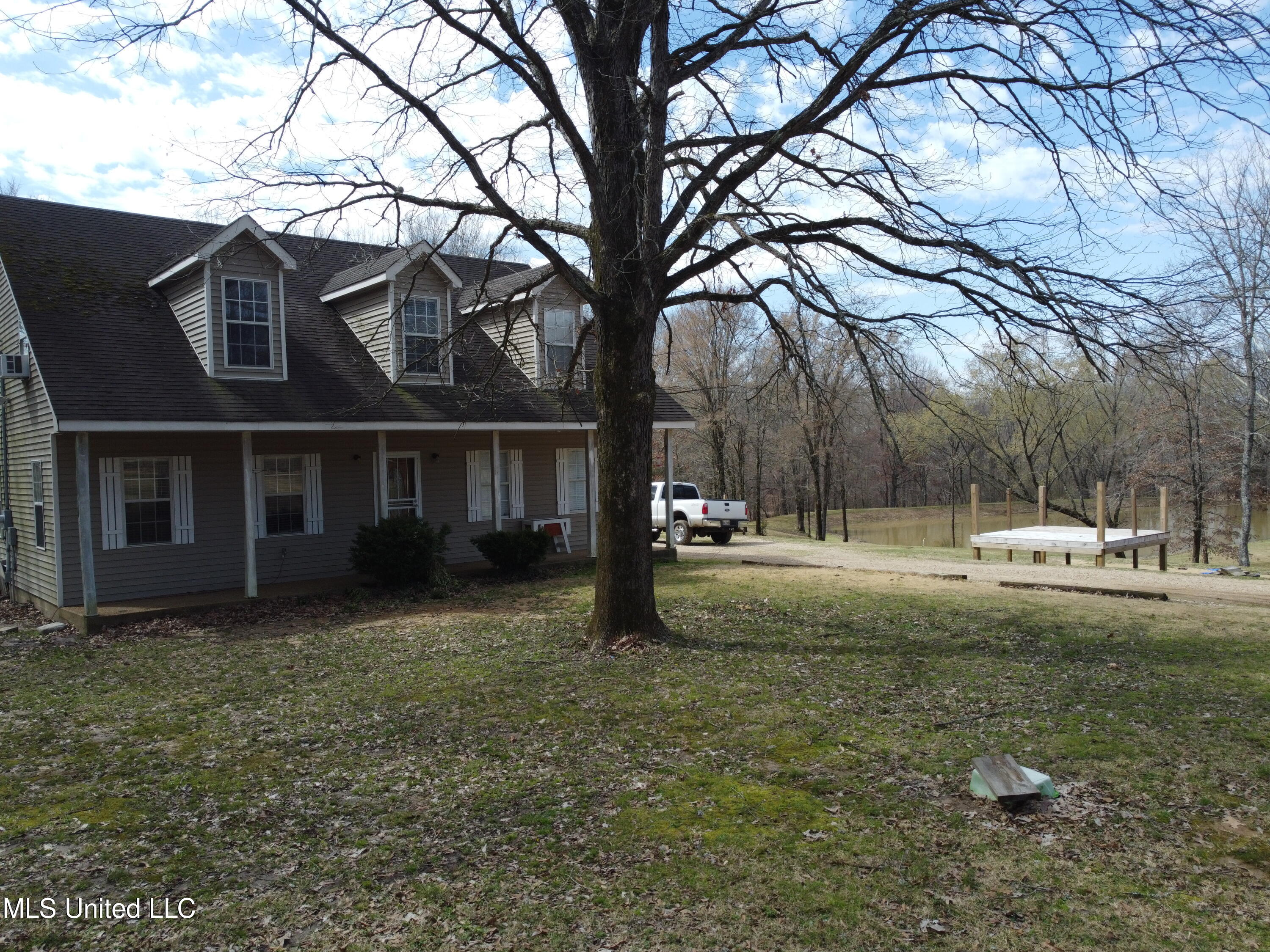 881 North Crockett Road Senatobia, MS 38668 - Photo 2 of 44 2